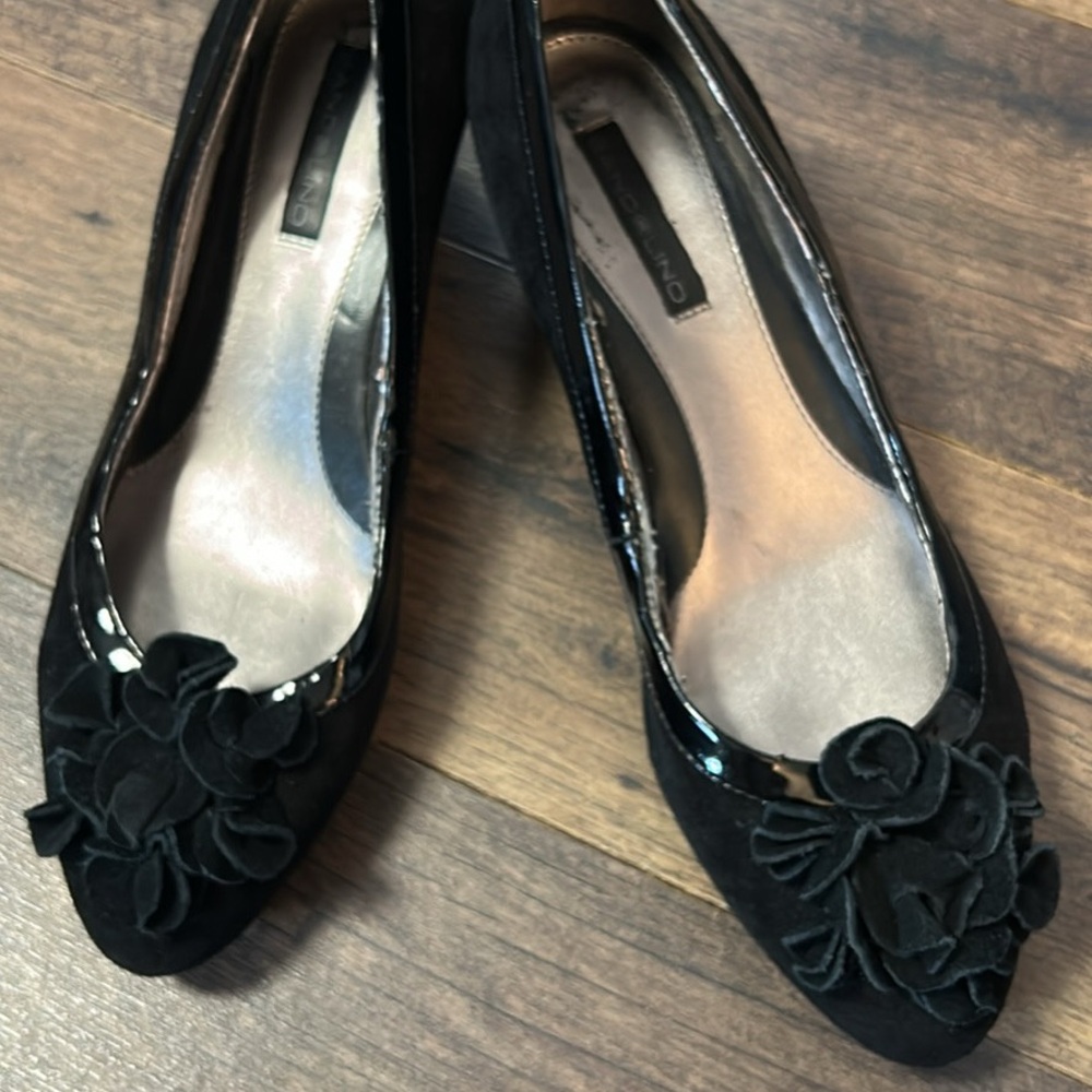 Black suede Floral Embellished  small heel ladies shoes size 8 1/2 M